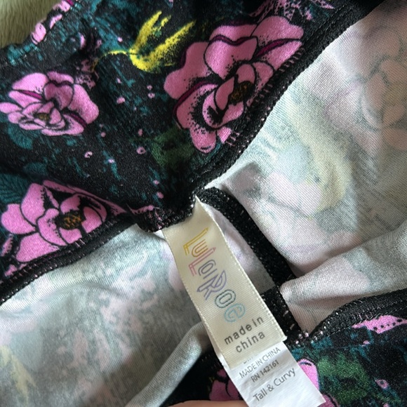 Lularoe multicolor floral print Tall & Curvy leggings - Picture 3 of 4